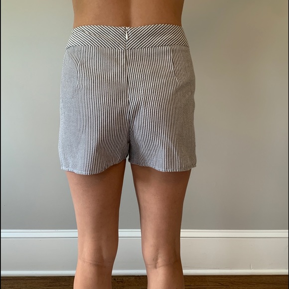 Seersucker envelope skort - Picture 2 of 4